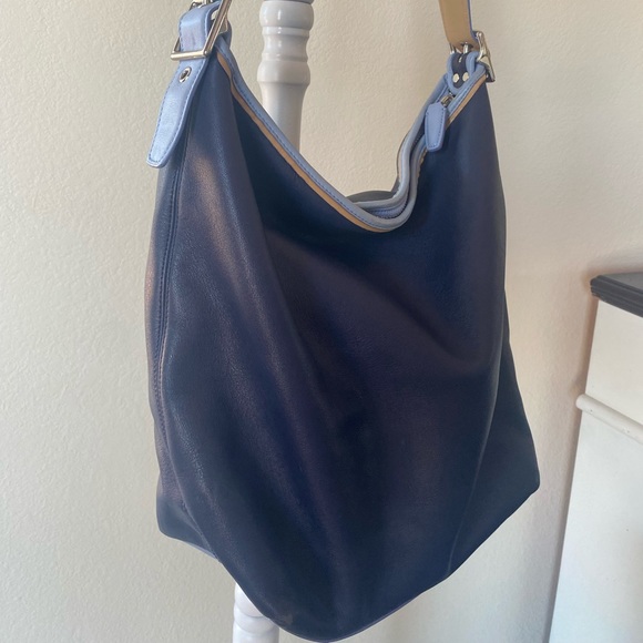 Coach 22414 Legacy Bucket - Picture 5 of 8